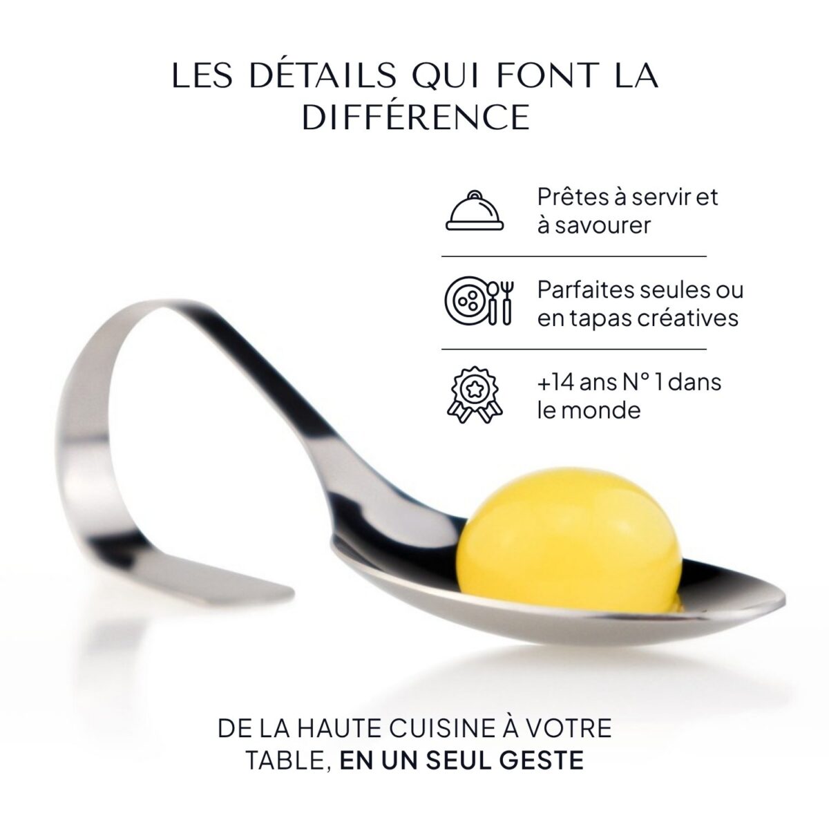 Cuillère de service avec une Pearl Orange douce sur fond blanc