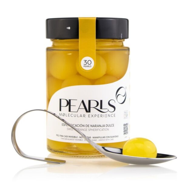 Pot de 30 sphérifications Orange douce Pearls avec sa cuillère de service et une Pearl, sur fond blanc