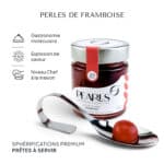 Pot de Pearls framboise avec la cuillère de service et une perle rouge translucide