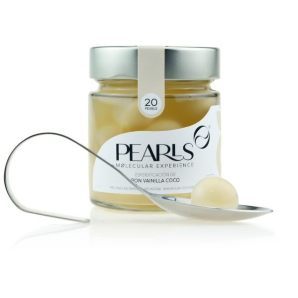 Pot de sphérifications Rhum Coco Vanille Pearls avec sa cuillère de service et une Pearl, sur fond blanc
