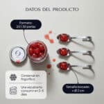 Frasco abierto de Pearls de frambuesa y tres cucharillas con una esfera roja translúcida cada una