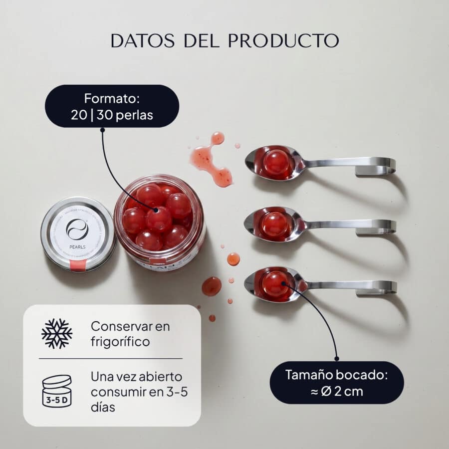 Frasco abierto de Pearls de frambuesa y tres cucharillas con una esfera roja translúcida cada una