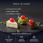 Tres bocados de maridaje para esferificaciones de frambuesa: brie, crujiente de pistacho y chocolate negro
