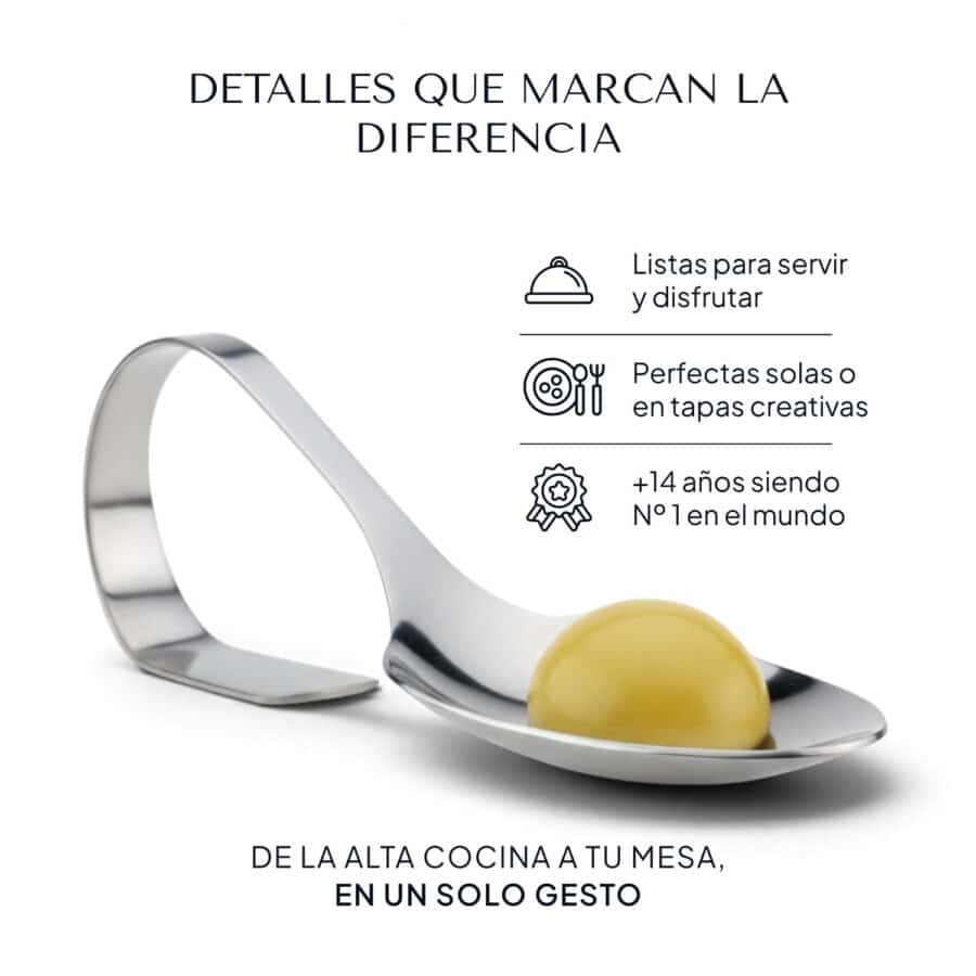 Cucharilla de servicio Pearls con una perla de oliva verde brillante