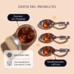 Frasco de Pearls de Vermut Reserva abierto visto desde arriba, con tres cucharillas con una Pearl cada una