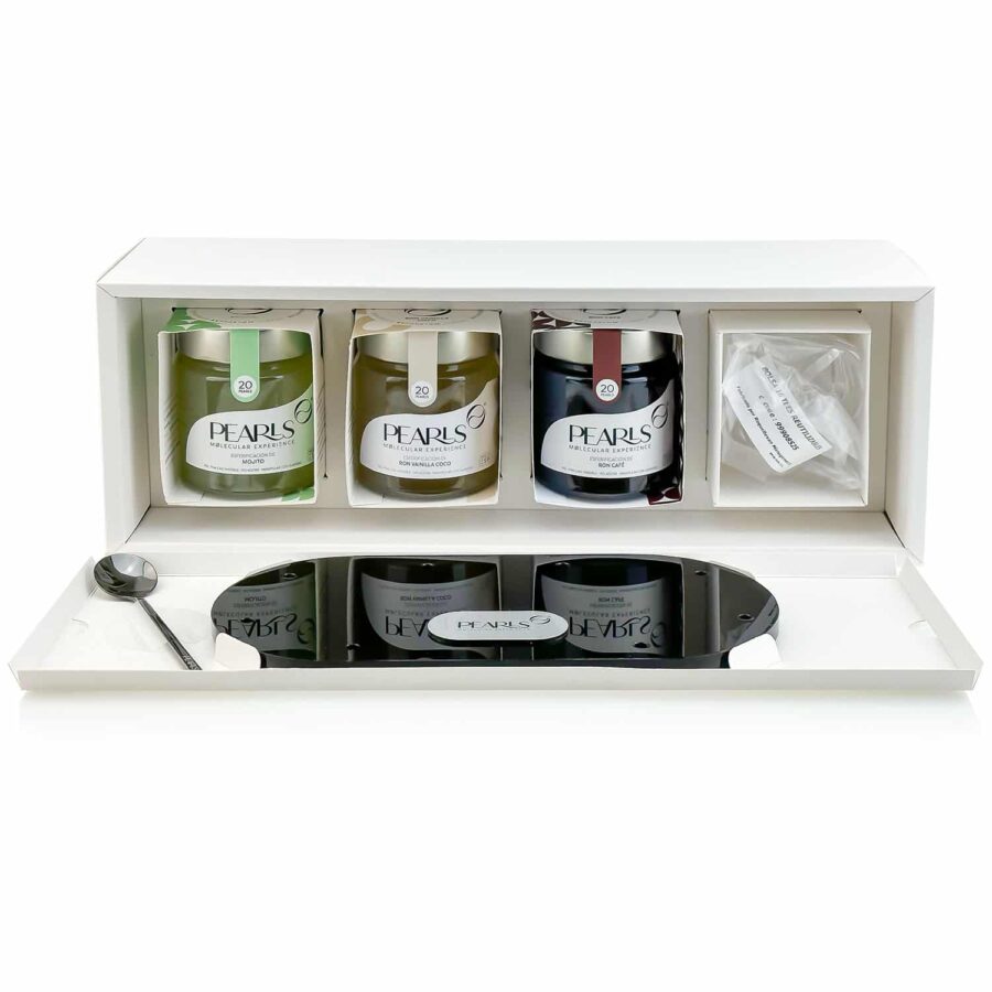 Caja regalo de Pearls abierta con tres frascos, cucharilla y bandeja