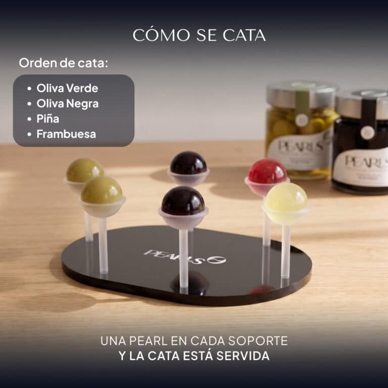 Bandeja del Tasting Pack Gourmet montada con Pearls de Oliva Verde, Oliva Negra, Piña y Frambuesa, lista para la cata