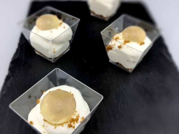 Pearls de Mojito, vasitos de mousse de limón con crumble de galleta