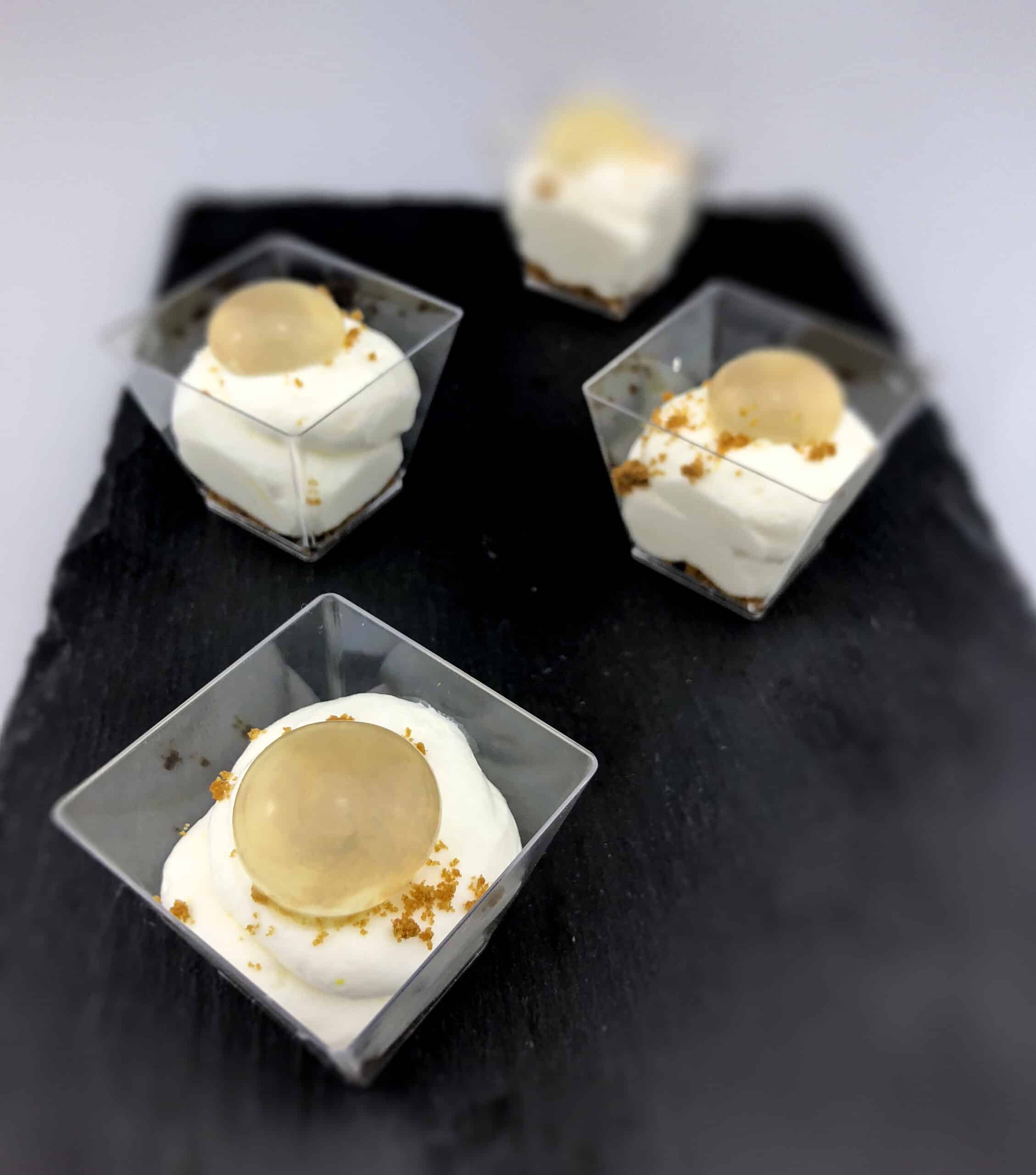 Pearls de Mojito, vasitos de mousse de limón con crumble de galleta
