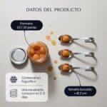 Frasco abierto de Pearls de gazpacho visto desde arriba y tres cucharillas con una Pearl cada una