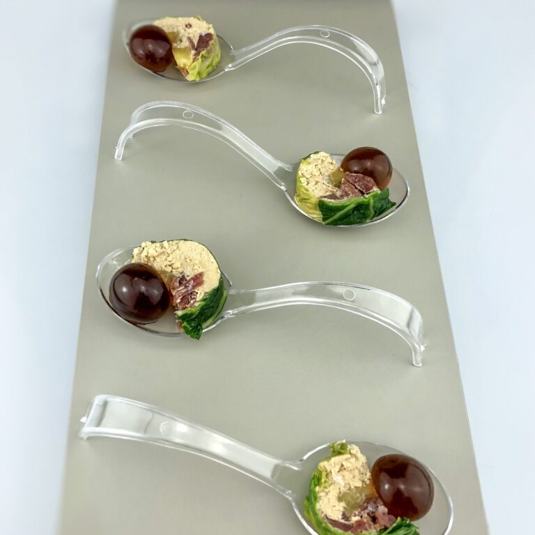 Pearls de Vermut Reserva, cucharillas con prensado de foie y una Pearl