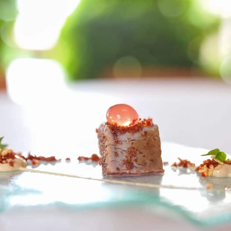 Pearls Mexicana, taco de tataki de atún con sésamo y una Pearl encima